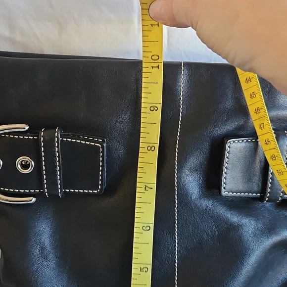 Coach Elegant Black Leather Crossbody Bag - Picture 6 of 8